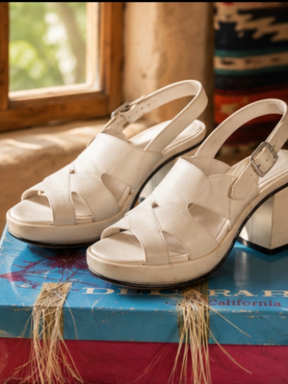 Vintage De Carlo Casuals Made in Italy White Leather Heels Size 7 + De Carlo Box